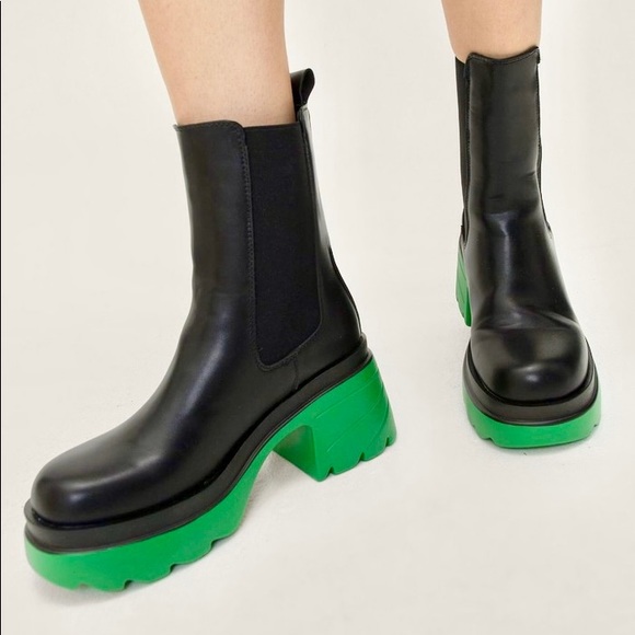 WORN ONCE Green Lug Sole Boots - Picture 1 of 8